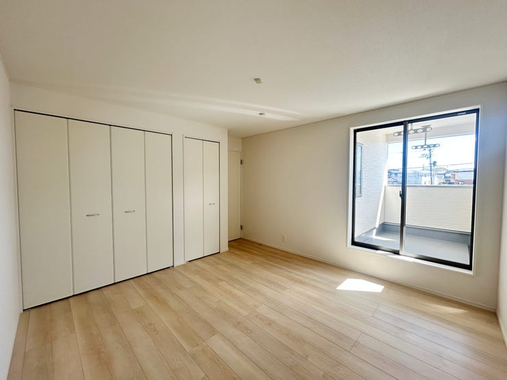 室内(2025年9月)撮影
◎本日案内可能◎
バルコニーにつながる洋室は、お布団などの大きな洗濯物の出し入れ楽ちん♪