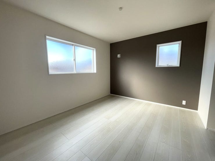 ◇洋室7帖◇
ゆとりのある広さです♪
アクセントクロスがおしゃれです♪