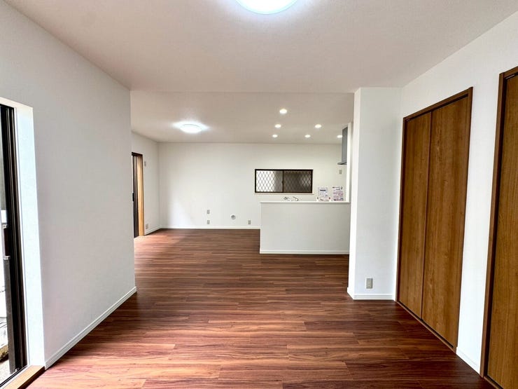 【Living】広さと明るさにこだわったリビング。家族とのコミュニケーションが弾む空間です。