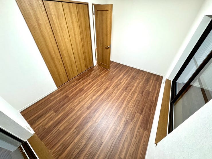 【Bedroom】ナチュラルな内装で、リラックスできる空間。寝室や書斎にも最適です。