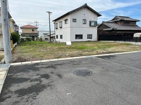 亀山市能褒野町
