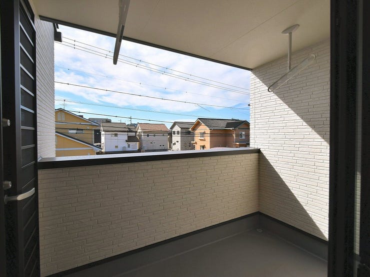 バルコニー
陽当りも良く、天候に左右されることなく洗濯物が干せそうです。