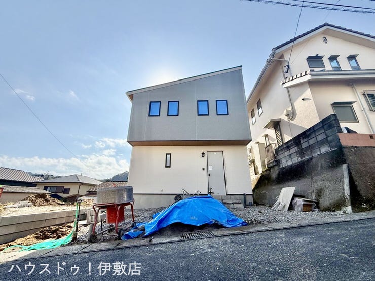【外観写真】
「他社で住宅ローンに落ちてしまった」「車のローンが残っている」など、住宅ローンでお困りの方はぜひ一度弊社までご相談ください。
令和7年11月20日撮影