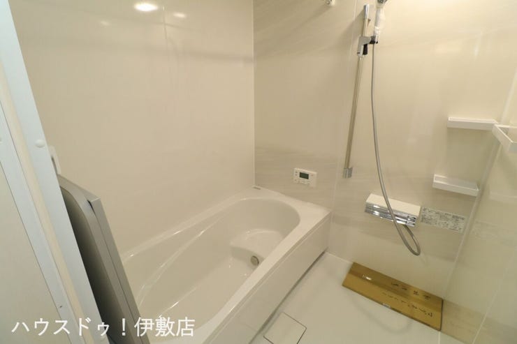 【浴室】
大型の浴槽に浸かって日頃の疲れを癒して頂く事が出来ますね