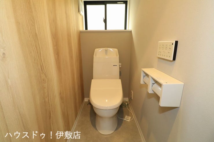 【1Fトイレ】
ウォシュレット機能付きのトイレ。