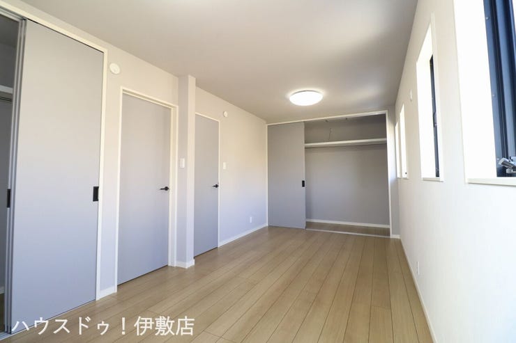 【2F洋室4.5帖×洋室4.5帖】
扉が2ケ所ついており、将来的に仕切ることも可能です