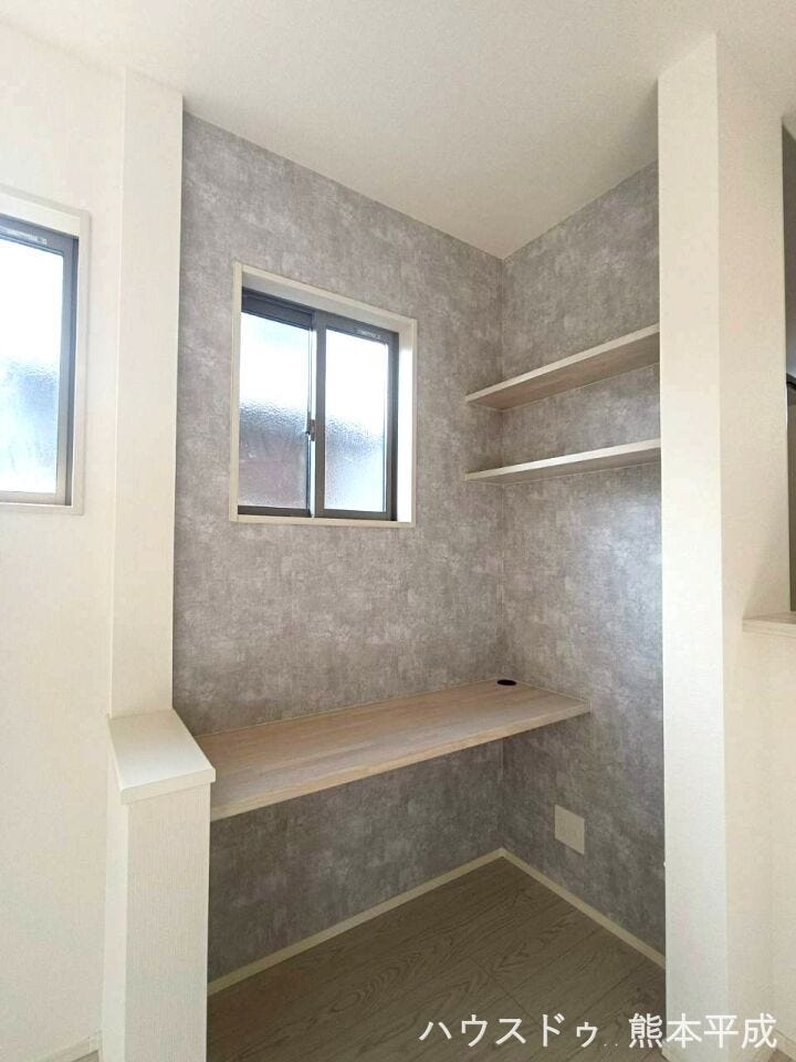 キッチン横のスタディスペースで、勉強している様子を近くで見守れます