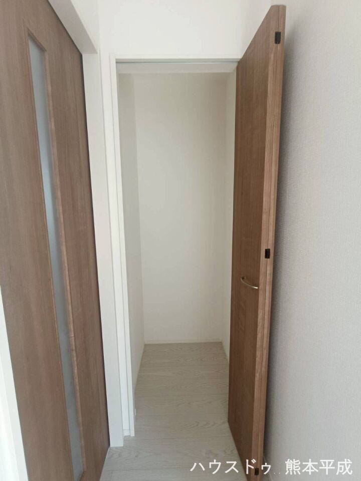 ちょっとした荷物を置いておける収納スペースです