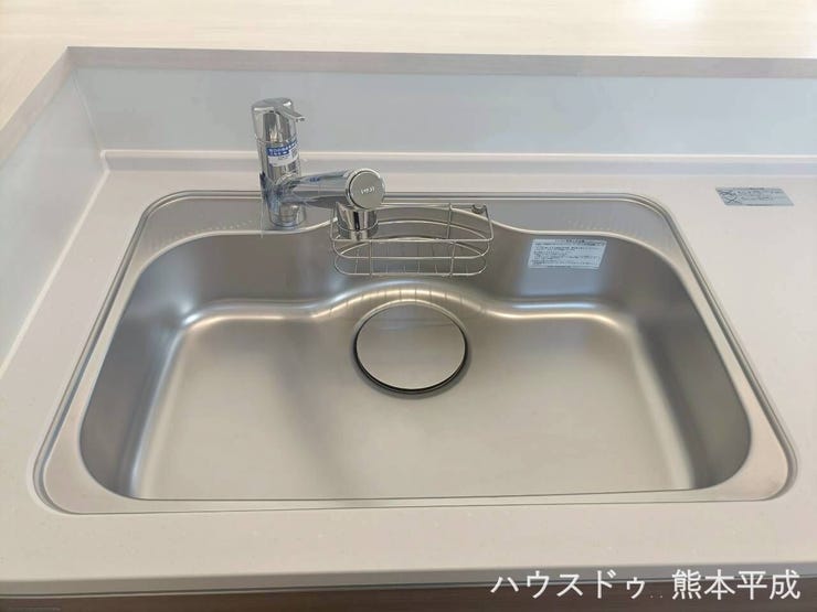 お手入れしやすいすっきりとしたキッチンシンクです