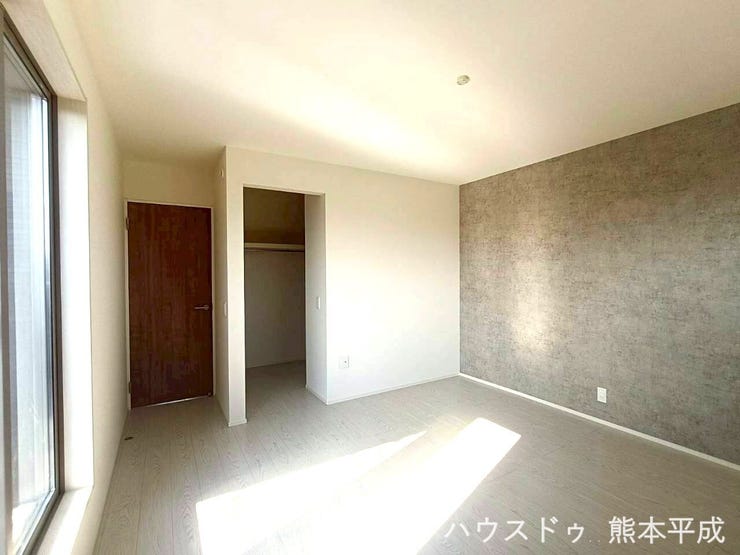 シンプルなデザインで落ち着きのある部屋です