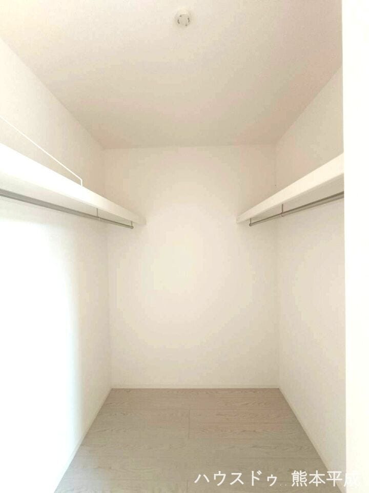 季節ものの衣類もまとめて収納できるため衣替えの手間が省けます