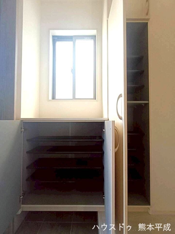 シューズボックス付きで沢山の靴を収納できます