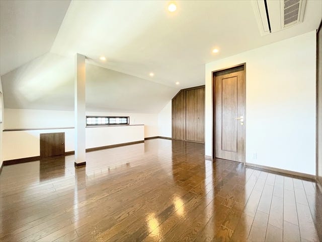 勉強道具やおもちゃ、ランドセルなど、子供のものが片付けやすいように工夫してあげたいですね。