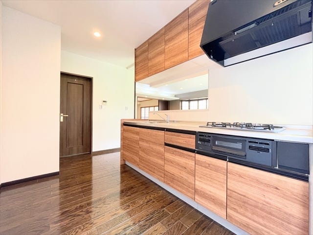 お料理をしながらリビングが見える対面キッチン◎
洗面所へすぐにいくことができます。家事がスムーズにできますね◎