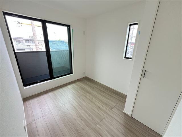 3階4.1帖洋室:北側にあたる洋室にはバルコニーが付いています!一歩外へ出てリフレッシュできます♪
(2025年9月25日撮影)