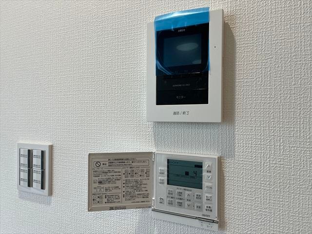 ◆モニター付きインターホン◆床暖房パネル◆2階LDKに設置されています。インターホンにモニターが付いているので、玄関まで行かずに来客の対応ができます。床暖房があれば寒い冬も足元からぽかぽか♪
