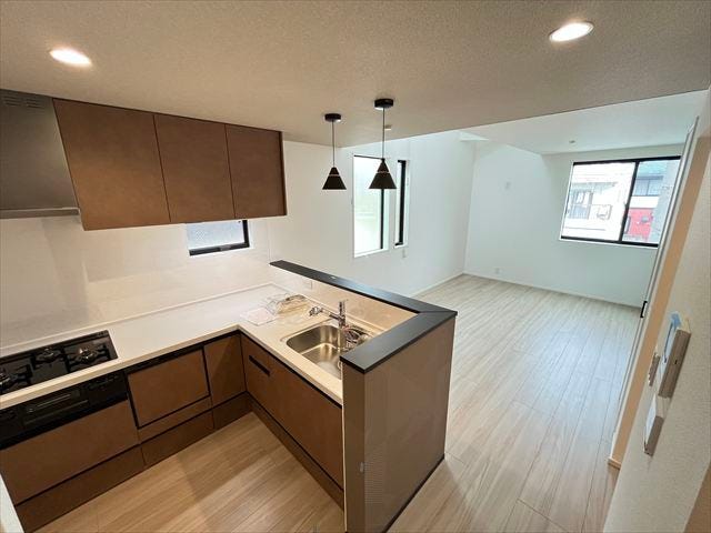 家事動線にも配慮された明るく開放的なLDKです♪