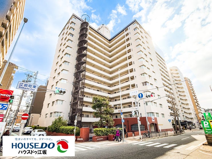 【外観】
【外観】地上14階建て、113戸の大きく目立つ外観です!江坂駅徒歩6分の好立地なのでおでかけする際にも快適です!