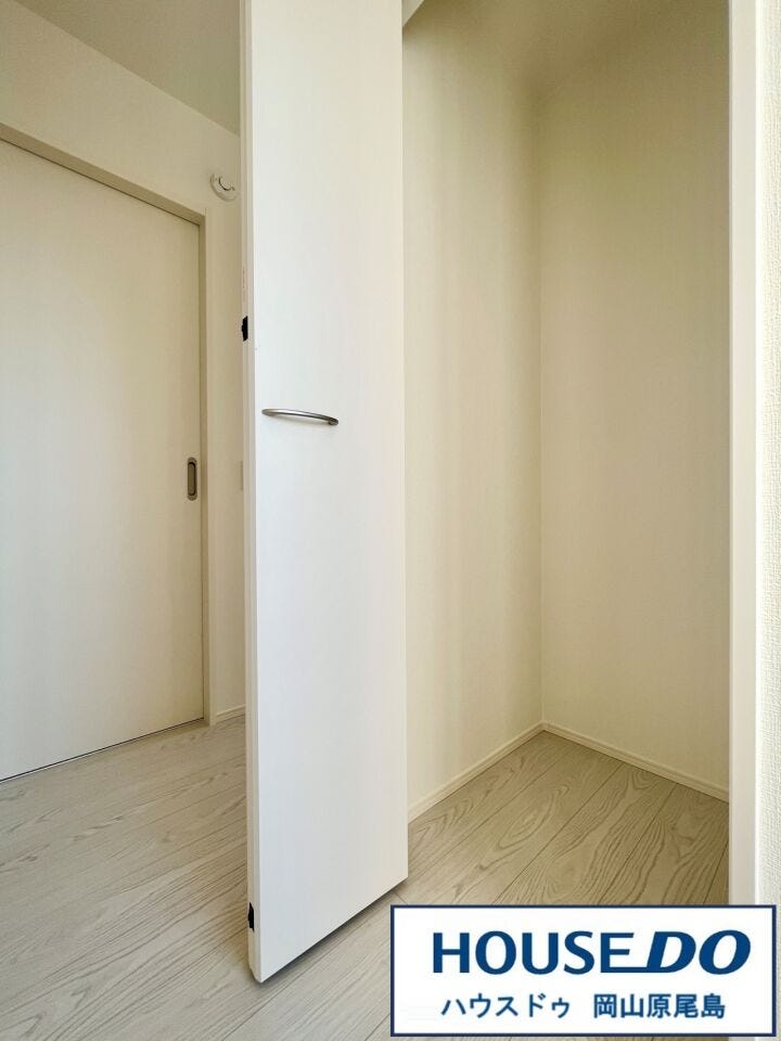 LDKに収納スペースがあり、スッキリと収納できてLDKを有効的にお使いいただけます◎