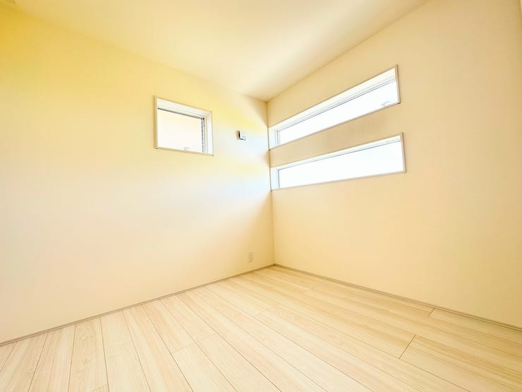 すべての洋室には、たっぷり収納できる大型クローゼットが設置してあります。