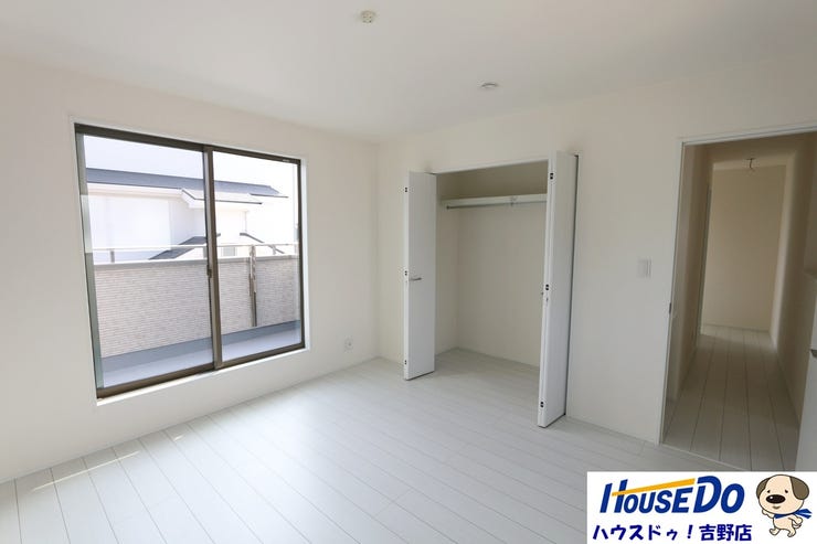 2階洋室8帖。全居室収納付きで子供達の大事な思い出もしっかりと保管しておくことが出来ます。