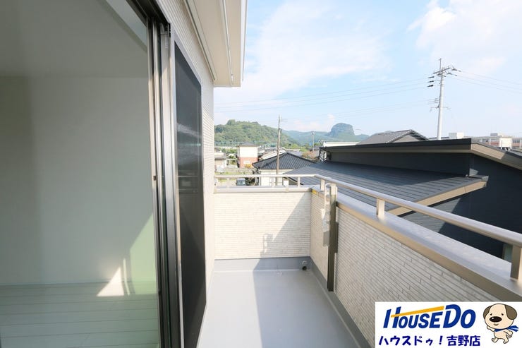 2階洋室8帖のバルコニー。