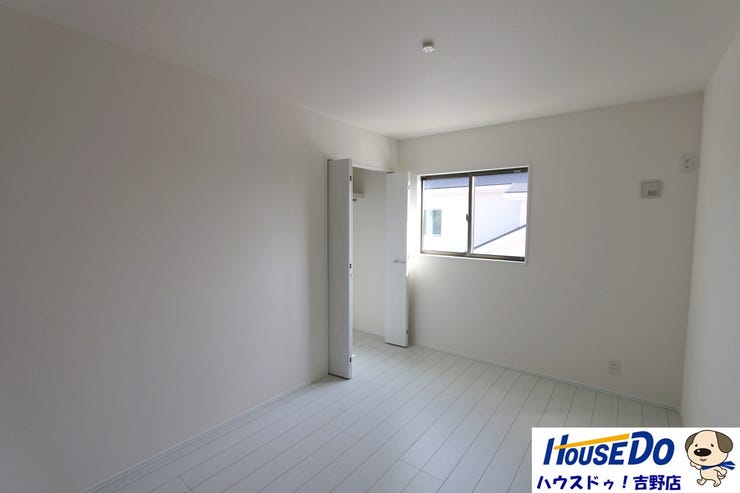 2階洋室6帖。全居室収納あり。お部屋をスッキリ片付けられます。