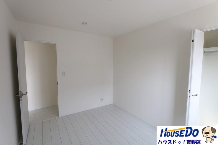 2階洋室6帖。全居室収納あり。お部屋をスッキリ片付けられます。