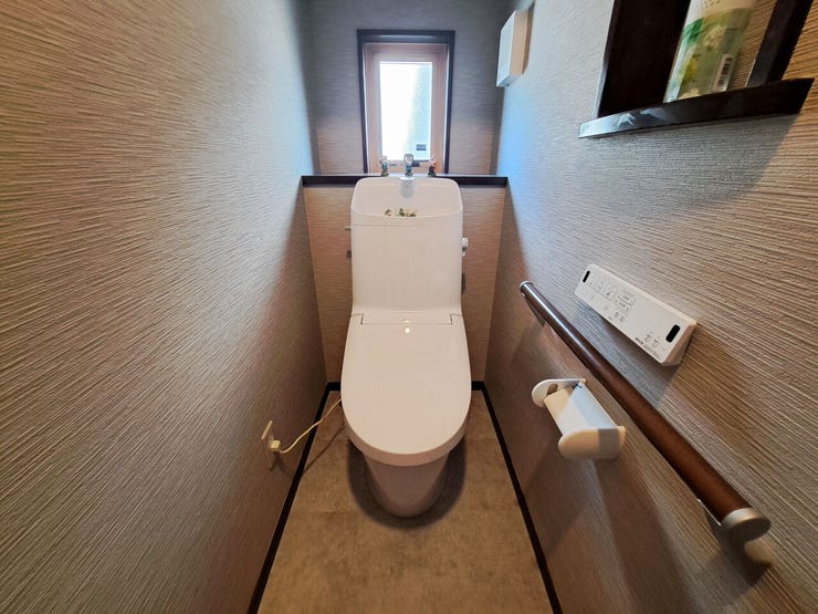 室内(2025年8月)撮影
◎本日案内可能◎
各トイレには手すり付き!小さなお子様や高齢の方も安心ですね◎