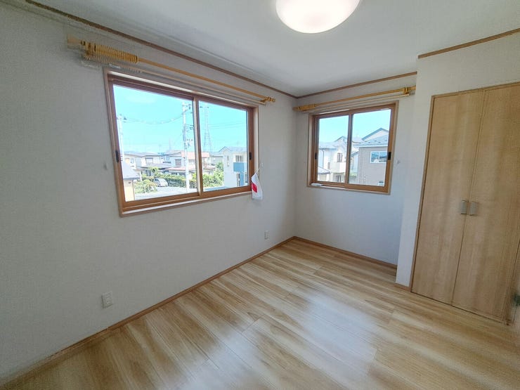 室内(2025年8月)撮影
◎本日案内可能◎
全居室2面採光で収納付きとなっております!