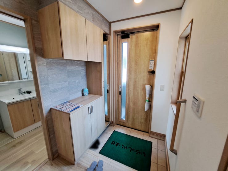 室内(2025年8月)撮影
◎本日案内可能◎
シューズボックス付きですので、すっきりとした印象の玄関に♪