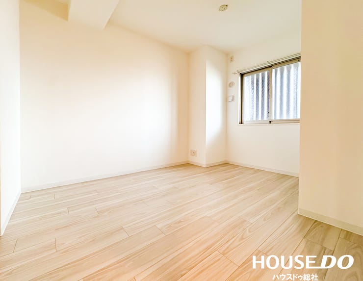 もう一つの洋室は、書斎や趣味の部屋としてもご利用いただけます。