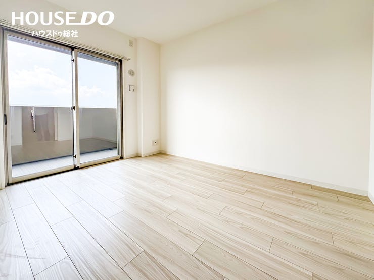 ゆとりある間取りで、リビング・ダイニング・キッチンが一体化。家具のレイアウトも自在に楽しめます。