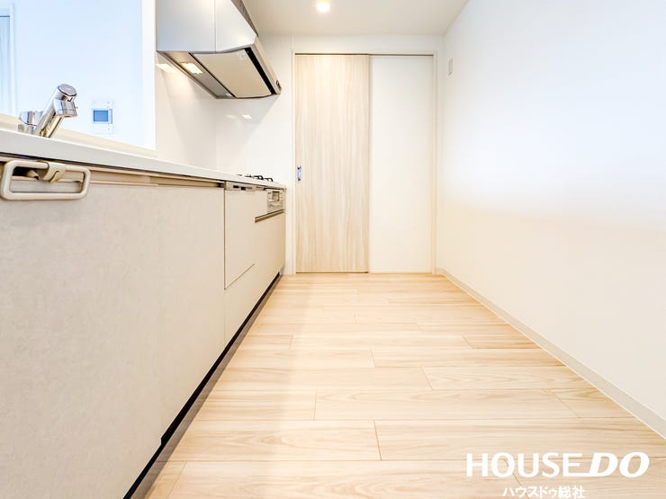 作業動線を考えた機能的なレイアウト。料理好きの方にも嬉しい、充実のキッチンスペースです。