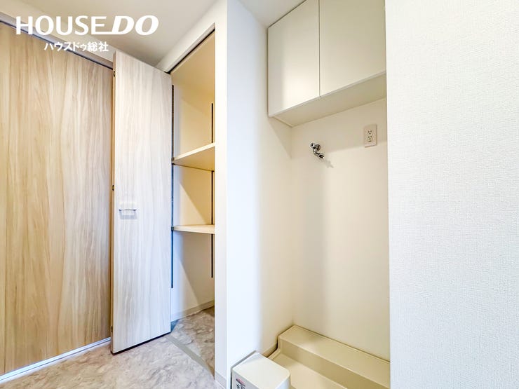 ゆとりある脱衣スペースで、毎日の入浴時間も快適に。家事動線もスムーズです。