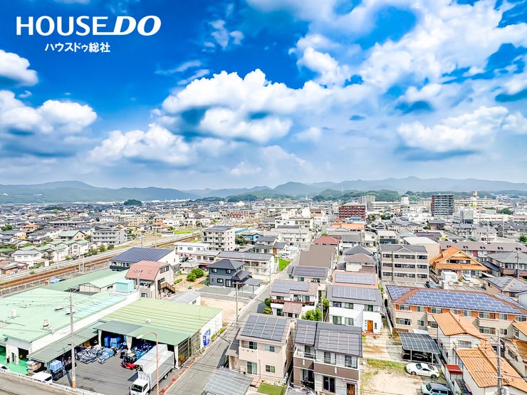 自然と街並みが調和する、快適なロケーションです。