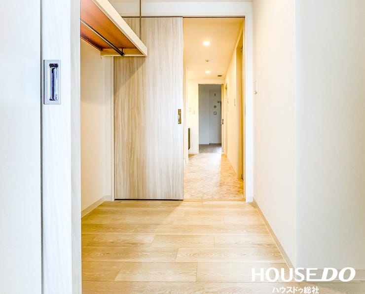 脱衣場、洋室からアクセスできる大容量の収納が可能なウォークインクローゼット。