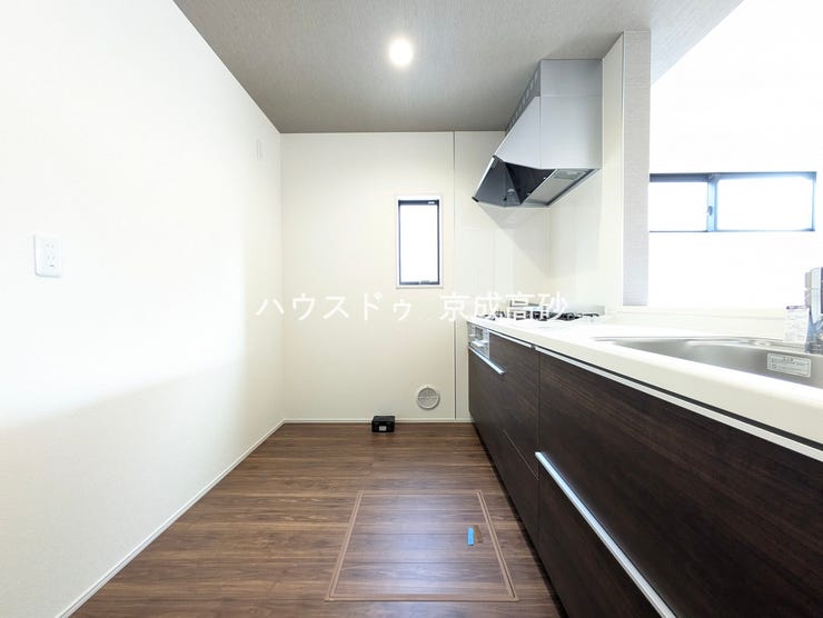 人気の対面式キッチンです!お子様から目を離さずにお料理ができることが最大の利点。お料理中も家族とのコミュニケーションは大切にしたいものですよね♪