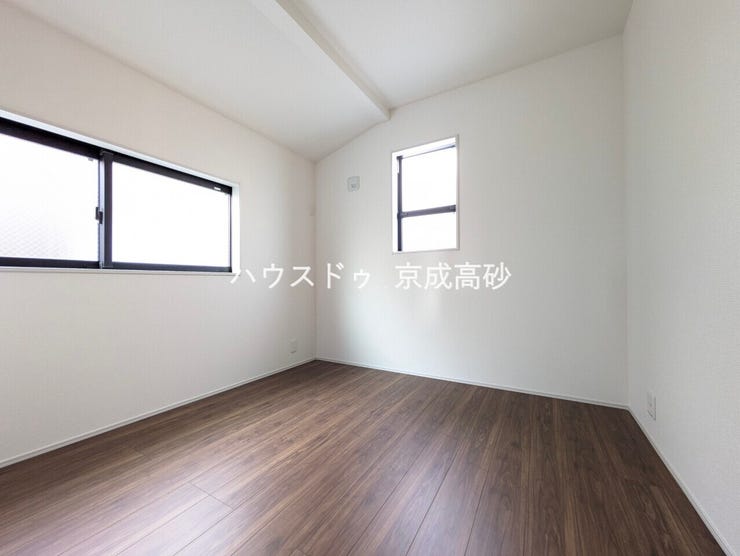 2面採光で明るいお部屋です!
子供部屋としても良さそうです!