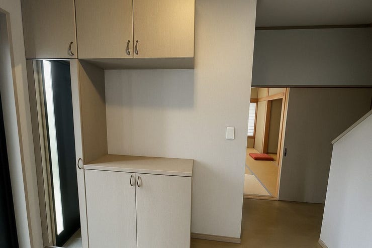 【Entrance】※居住中につき、写真内の家具・荷物はCG処理にて消去しております。実際とは異なる場合がございますので、現況を優先とさせていただきます。