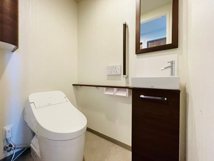 温水洗浄便座式トイレ:手洗いスペース付き