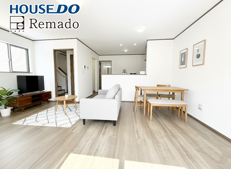 【リビング】
■□■家族の笑顔が集う、安らぎとくつろぎの中心地■□■お気に入りの家具を迎え、窓からは心地の良い光が差し込みます。※CGで家具を配置しています。