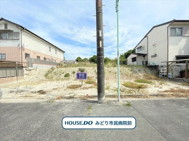 【外観】
【鏡田エリア】建築条件なしの売土地になります。
名古屋市桜通線/徳重駅まで徒歩27分
・名古屋市立熊の前小学校まで徒歩14分(約1080m)
・名古屋市立神の倉中学校まで徒歩12分(約960m)