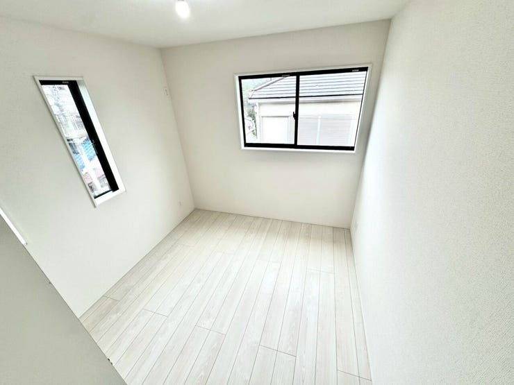 【Bedroom】ナチュラルな内装で、リラックスできる空間。寝室や書斎にも最適です。