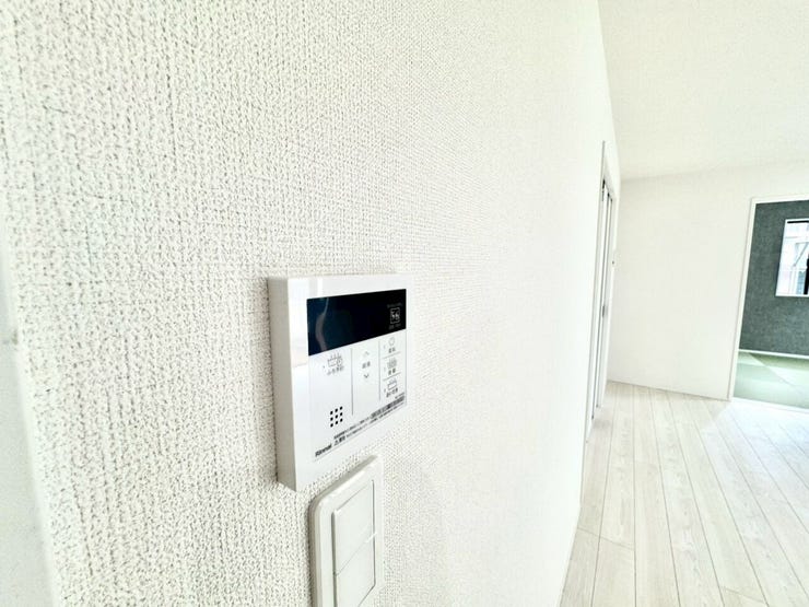 【Facilities】お湯の温度調整がラクな給湯器リモコン付き。追い焚き操作も簡単です。