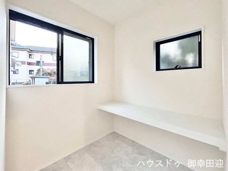 ■□■ランドリースペース■□■自分を磨き、気持ちを切り替える。心地よい光が差し込むプライベートスペース