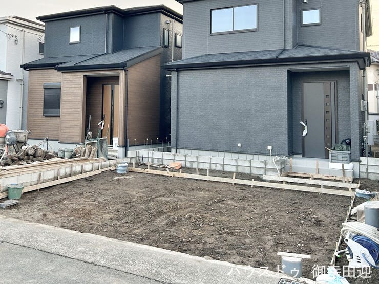 ■□■車と趣味の幅が広がる場所■□■単なる駐車スペースではない、洗車やタイヤ交換、DIYにも使える多目的な屋外スペースです