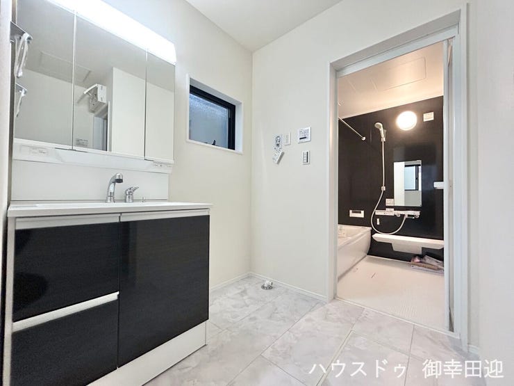 ■□■清々しいリフレッシュ空間■□■自分を磨き、気持ちを切り替える。心地よい光が差し込むプライベートスペース