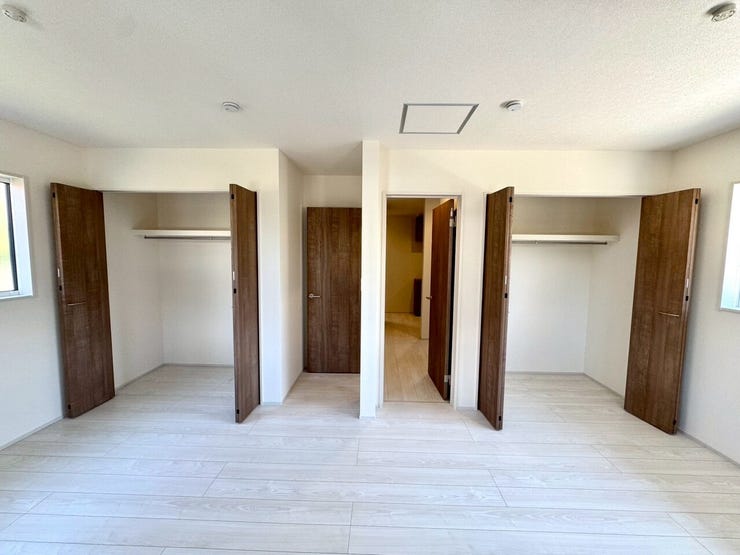 【Bedroom】洋室にクローゼットを完備。使い勝手がよく、毎日の片付けもラクになります。