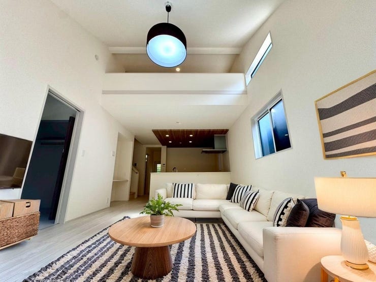 【Living】広さと明るさにこだわったリビング。家族とのコミュニケーションが弾む空間です。※家具CG